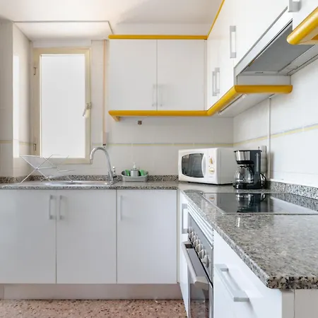 Bright 2 Bed With Pool *