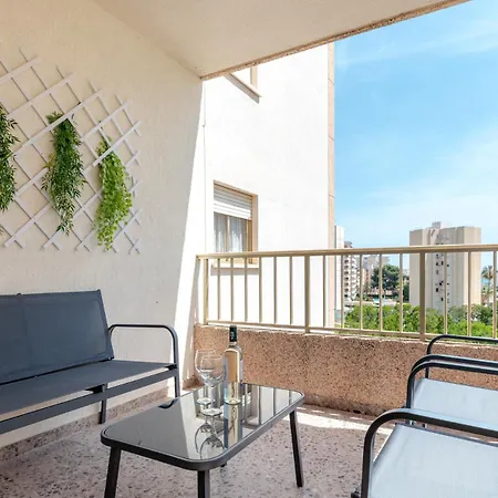 Bright 2 Bed With Pool Apartment *