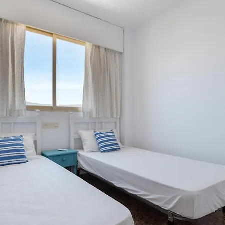Bright 2 Bed With Pool *