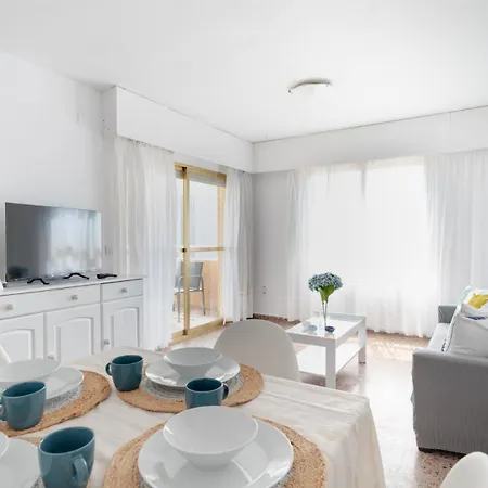 Apartment Bright 2 Bed With Pool