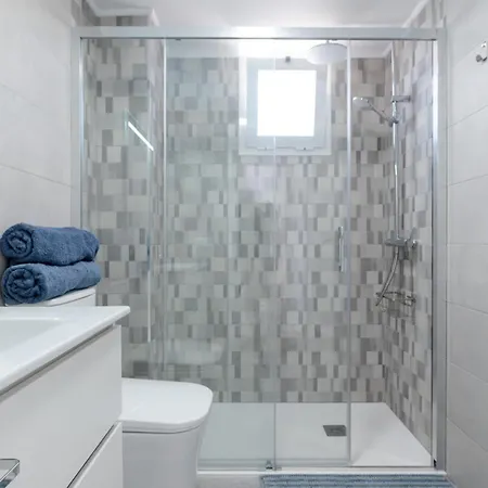 Apartment Bright 2 Bed With Pool *