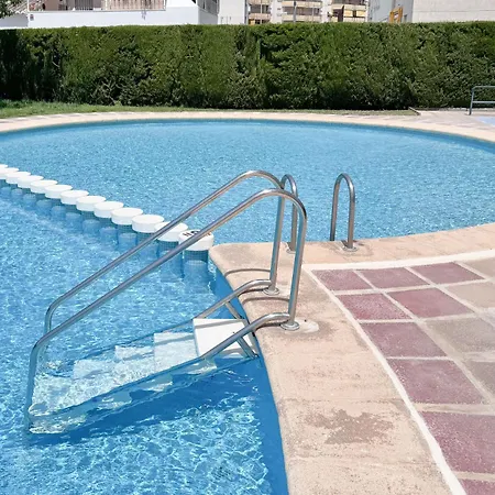 Apartment Bright 2 Bed With Pool